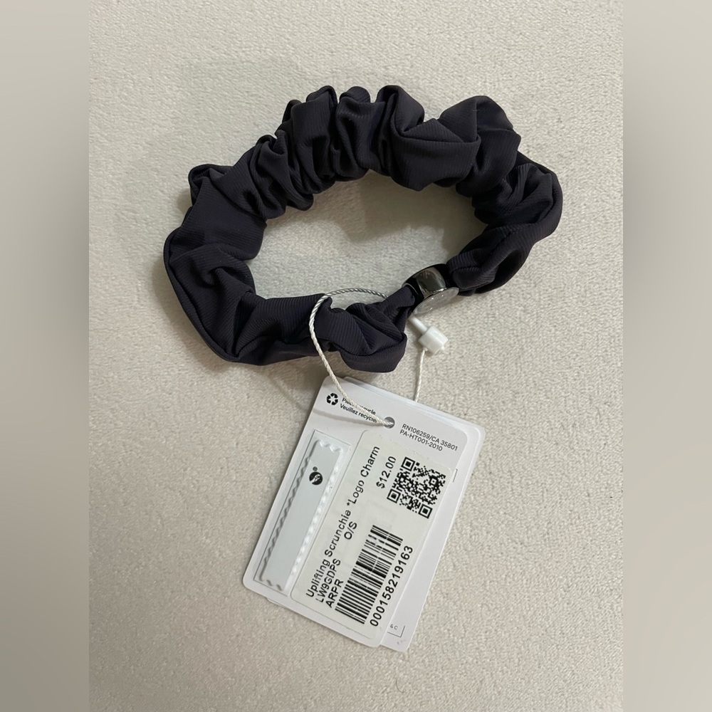 Lululemon NWT Uplifting Logo Charm Hair Scrunchie purple Silver hardware (1)